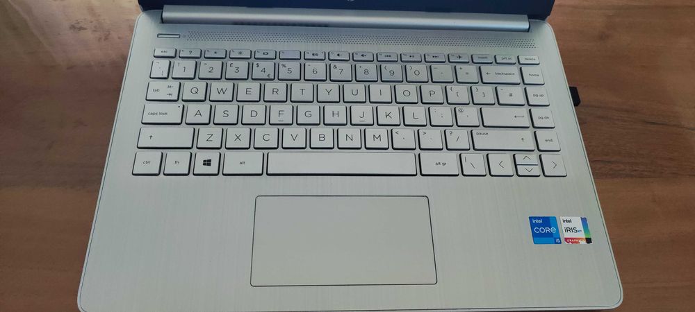 Продавам лаптоп HP 14s / i5 11th Gen / 16GB RAM / 256GB SSD / Win 11 Pro