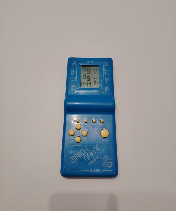 Тетрис конзола с вградени игри 9999 в 1/ Tetris BRICK GAME 9999 IN 1
