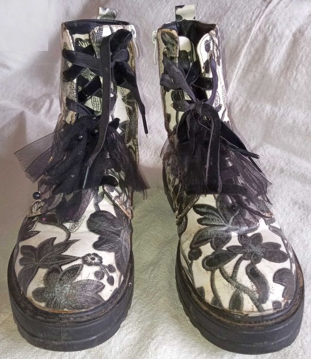 Дамски боти с флорален принт. Размер 39