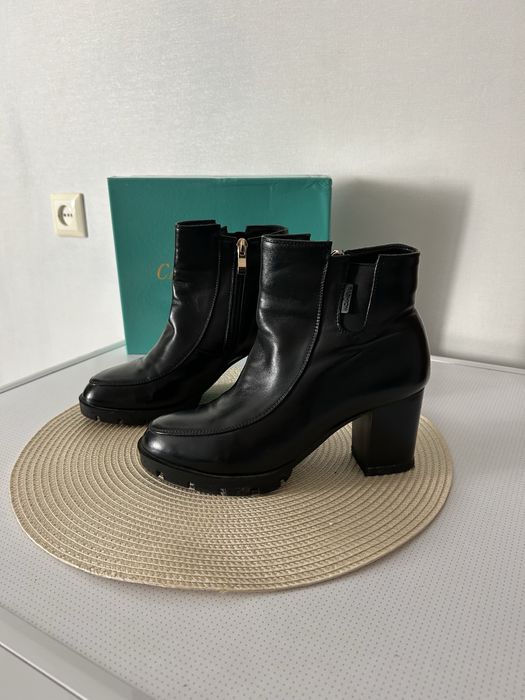 Ботинки кожанве на каблуке