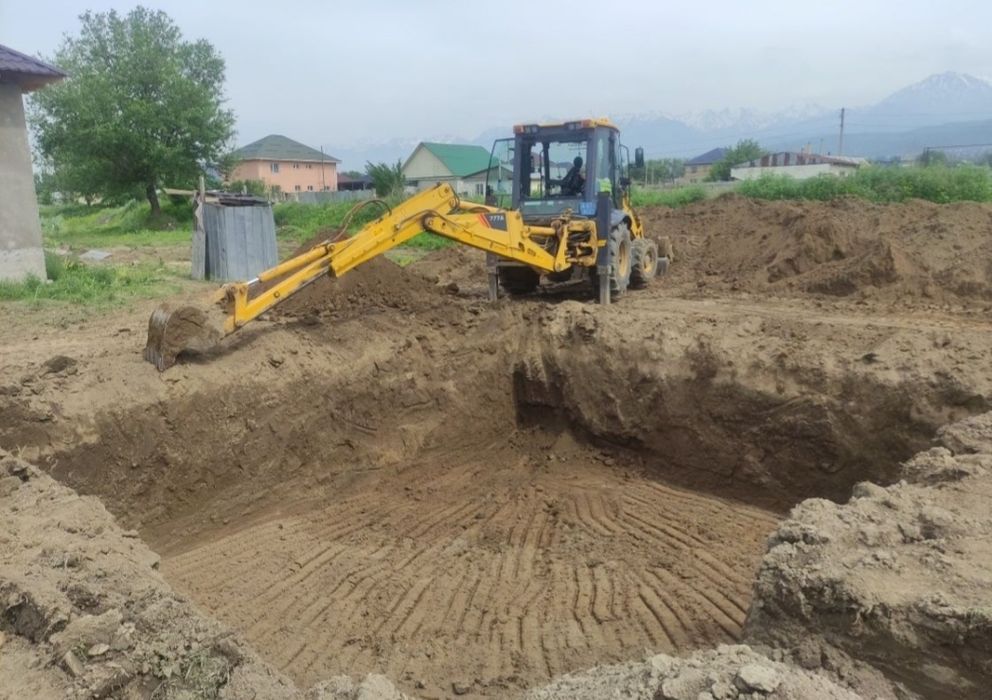 Услуга эксковатора-погрузчика