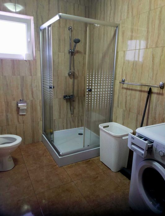 Închiriez apartament 3 camere