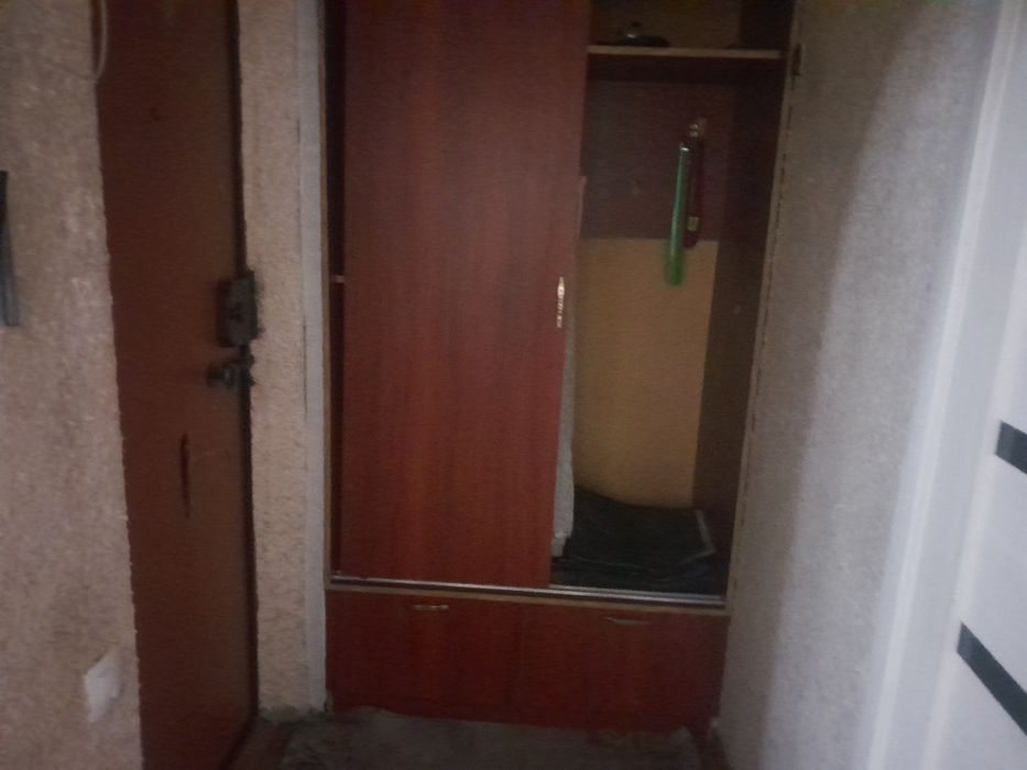 Продам 1-кмн квартиру в бывшем общежитии.