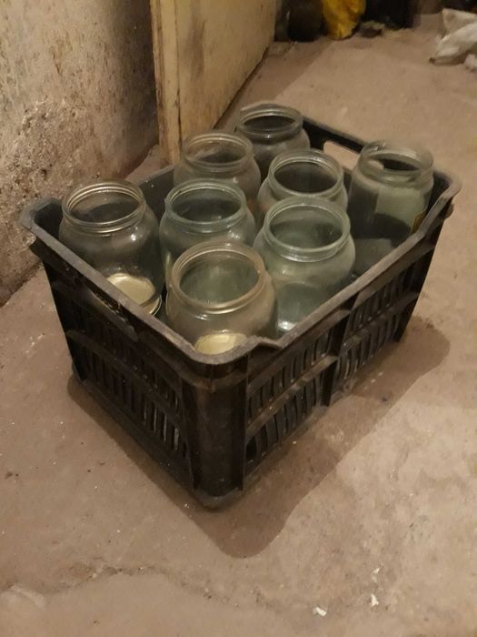 Касетки с празни буркани - бартер за един буркан мед на касетка.