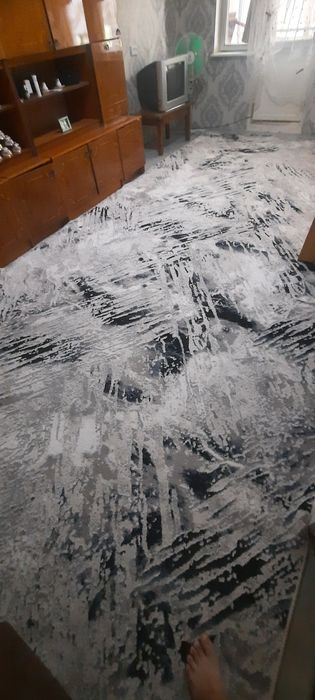 Продаётся ковёр ширина 2.50 длинна 6 метров