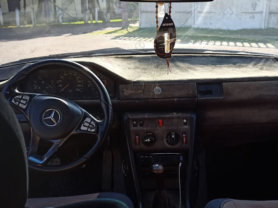 Mersedens Bens 124  metan 2.3 l motor