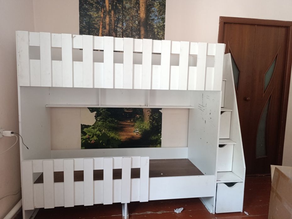 Двухъярусная кровать