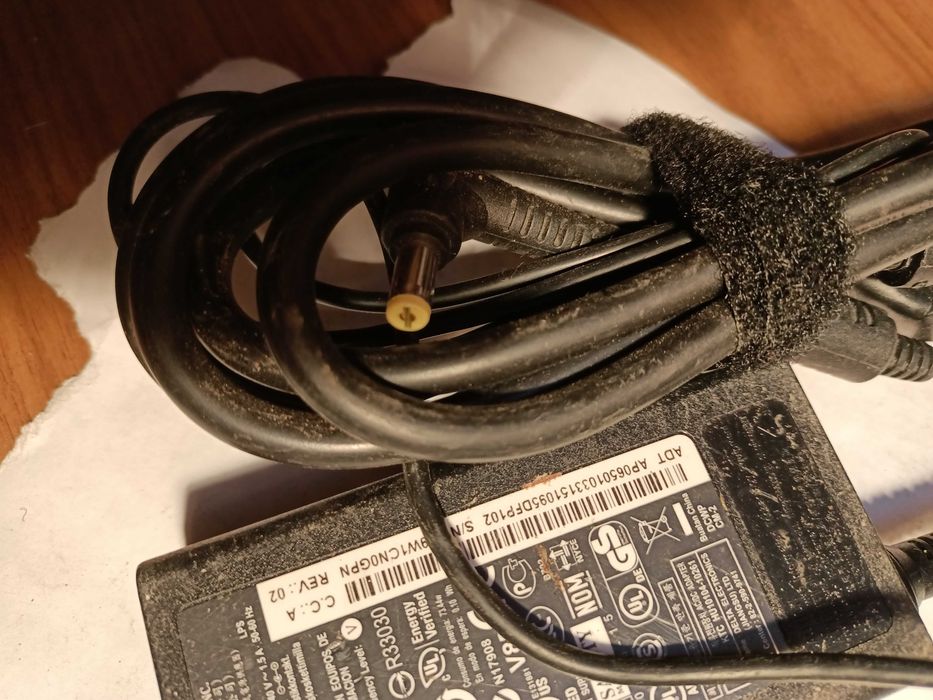 Продам блок питания "Delta Electronics" (ADP-65VH B)