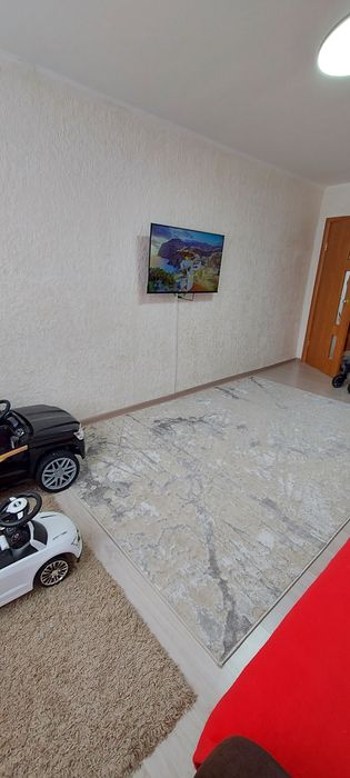 Обменяю большую двухкомнатную квартиру на трехкомнатную 6 мкр