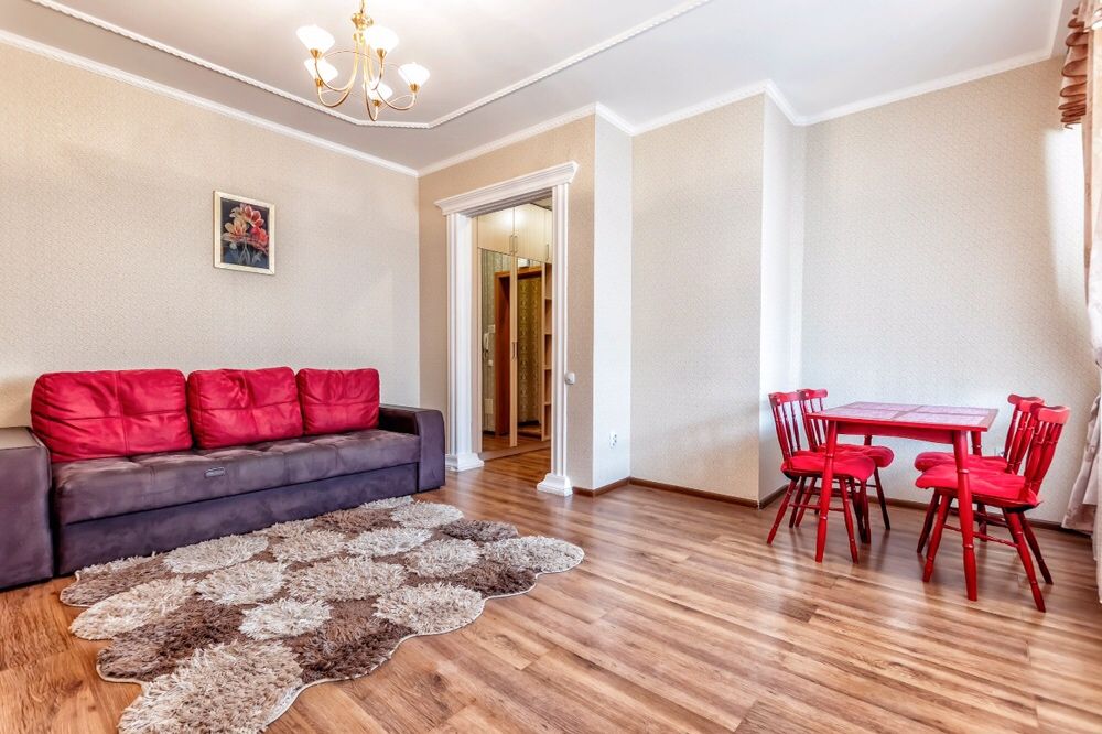 Хорошая, чистая,двухкомнатная квартира.Дом министерств .Байтерек.