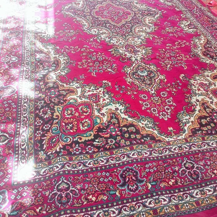 Ковёр красный почти новый