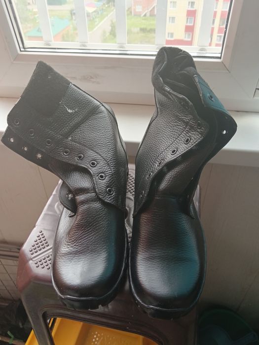 Продам зимние берцы новые