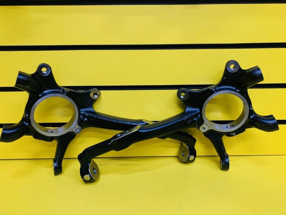 Цапфа(Поворотник кулак)Toyota,Lexus