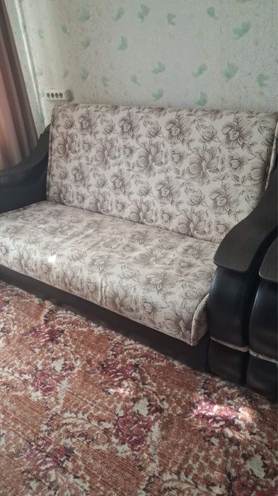 Продаю диван и два кресла