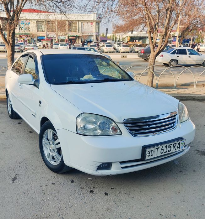 Lasetti 1'8 Sotiladi yili 2010