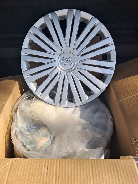 Комплект колпак на тойота.