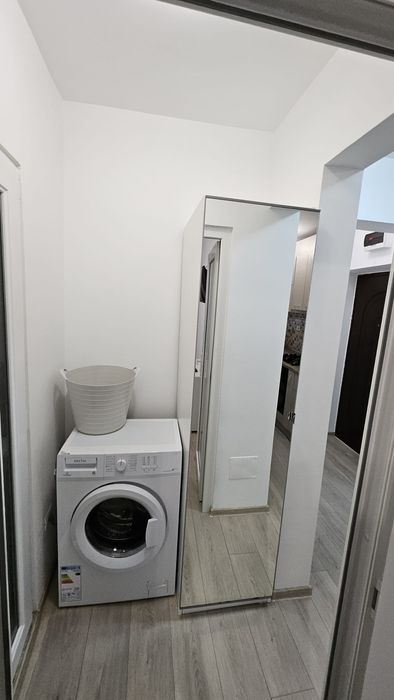 Închiriez apartament