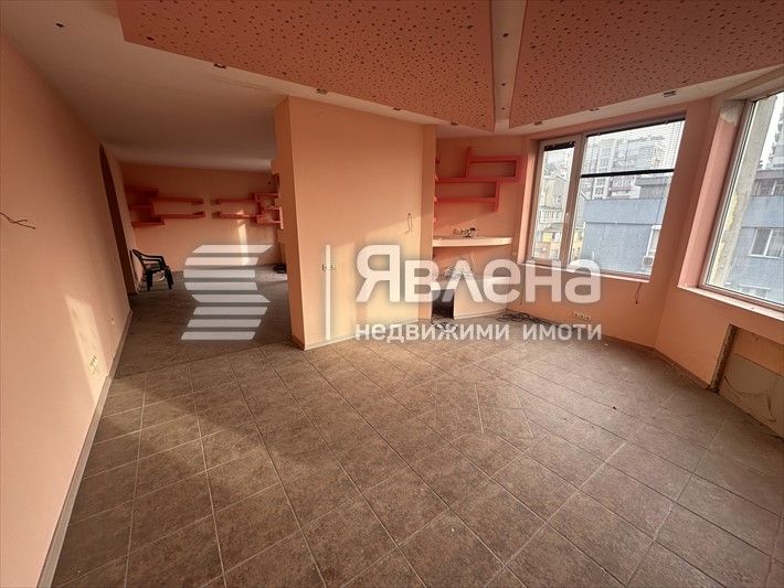 Продава се Многостаен апартамент в Варна, Спортна зала - 253 кв.м за 1673 €/кв.м - Снимка #2