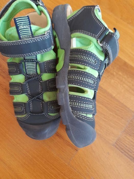 Vând sandale copii 33