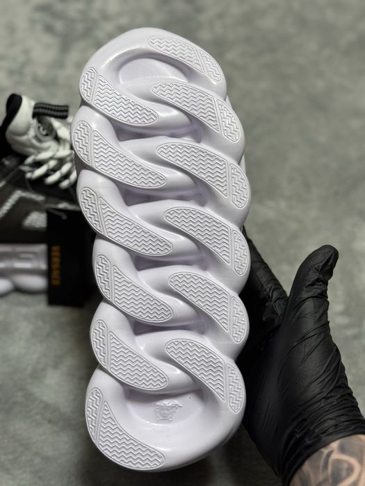 versace chain reaction