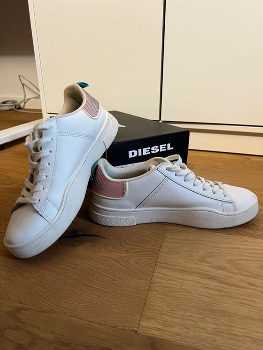 Tenisi Diesel albi