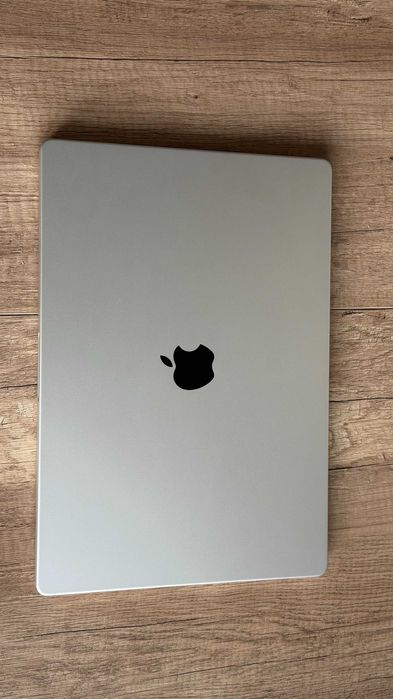 MacBook Pro 16 M2 Pro 16/512, в идеальном состоянии
