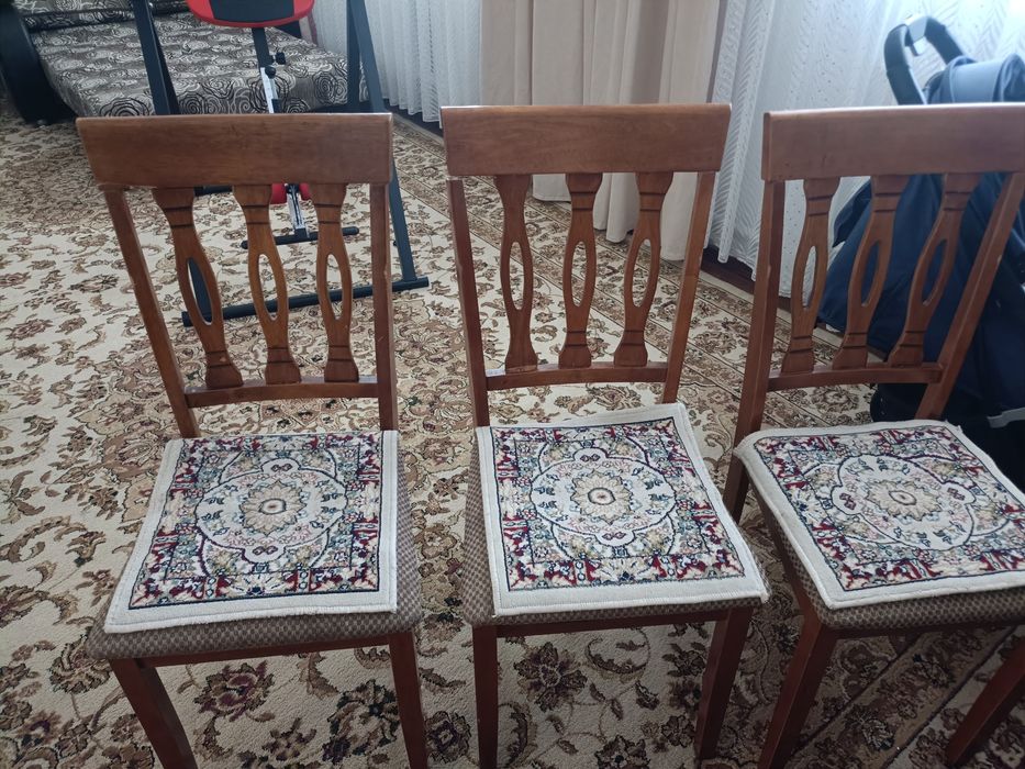 Стулья деревянные