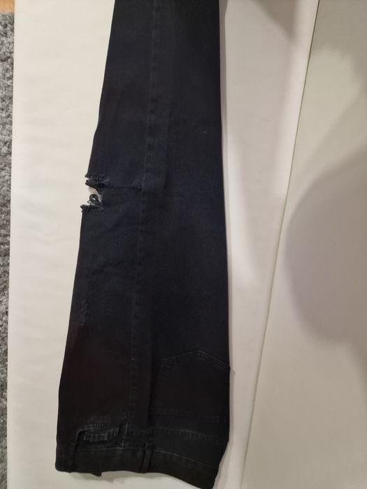 Продавам дънки черни номер 42