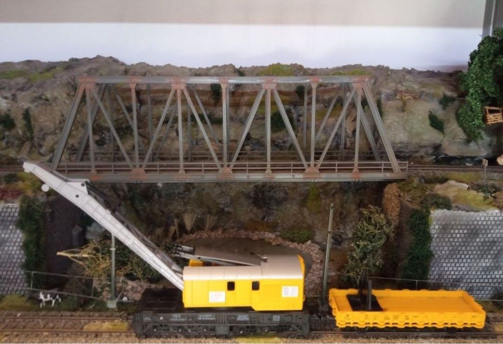 vagon platforma + macara Roco scara 1:87, H0
Roti metalice izolate 

v