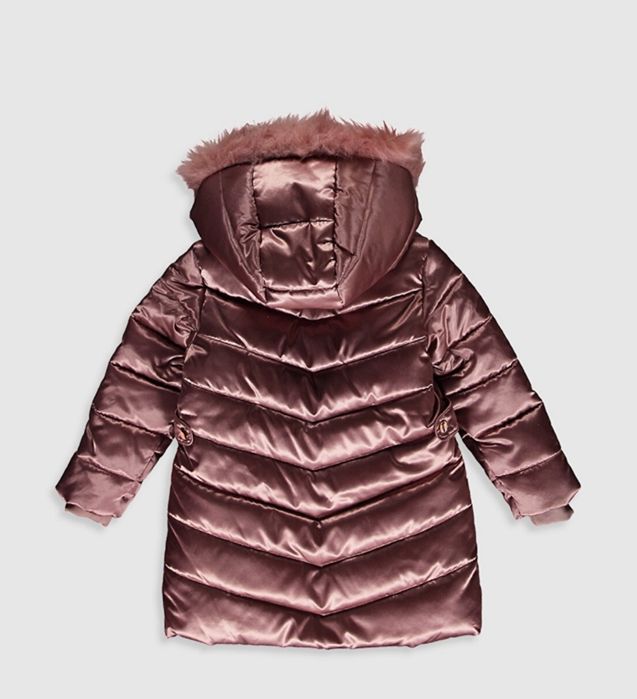 Зимнее пальто с капюшоном для девочки