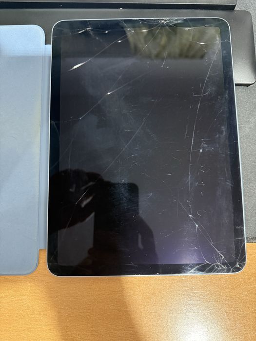 Ipad AiR 4th gen 64gb wiFI — FISURAT