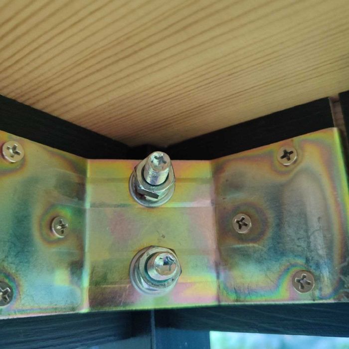 Стол и табуреты продам (комплект стол+ 4 табурета)