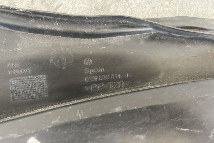 Grila stergatoare 6N1819414C / 6N1 819 414-C Volkswagen VW Polo a 3-a