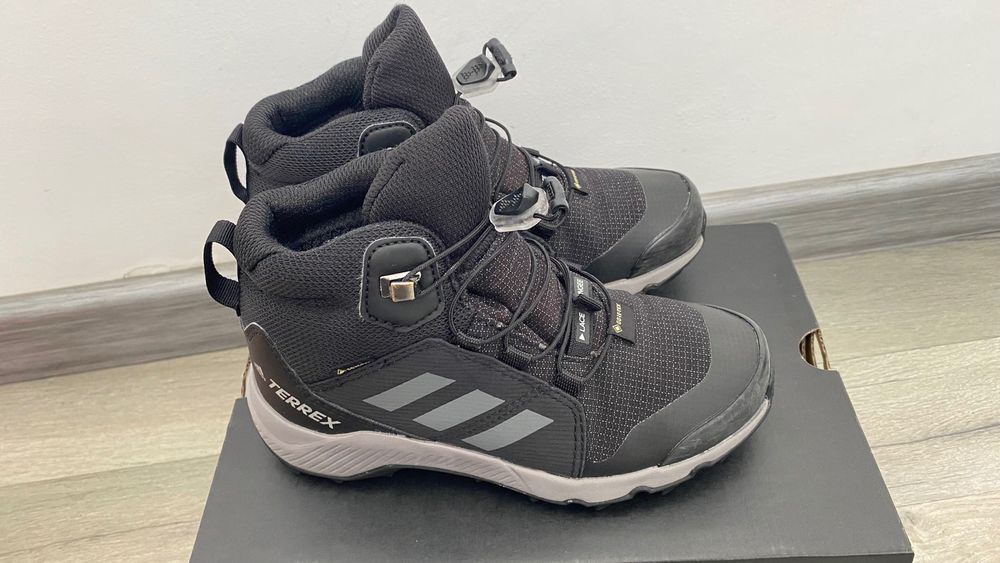 Детски обувки за момче adidas terrex