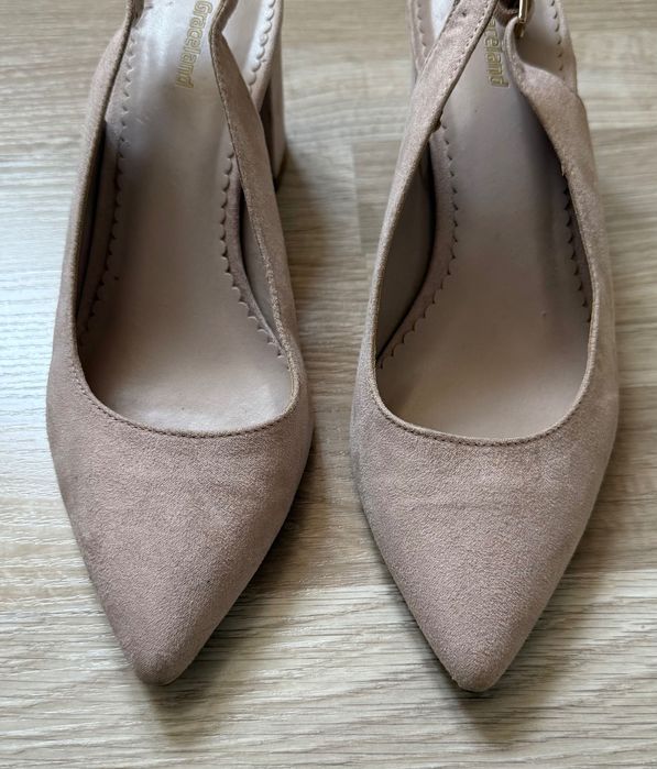 Pantofi nude imitatie piele intoarsa