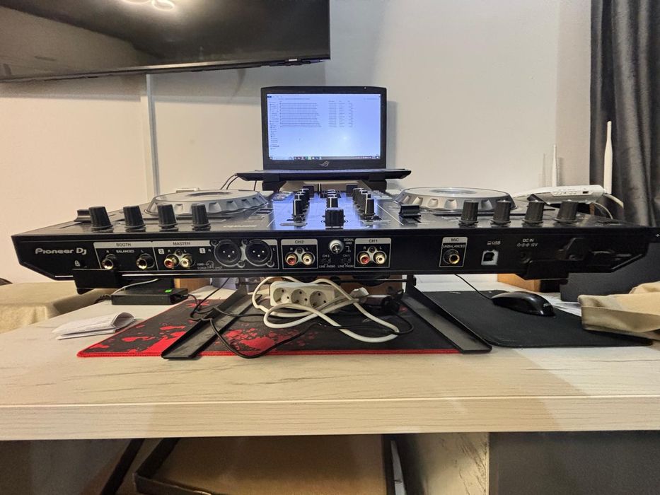 Vând consola Pioneer ddj sr2