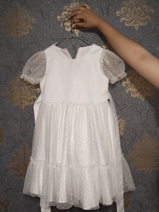 Белое платье на 5-6 лет