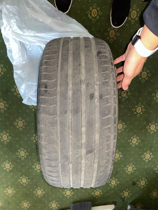 Шины 245/40/20 продам срочно