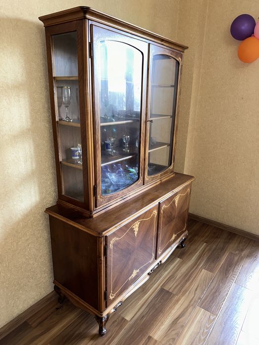 Продам румынскую горку(сервант) для гостинной