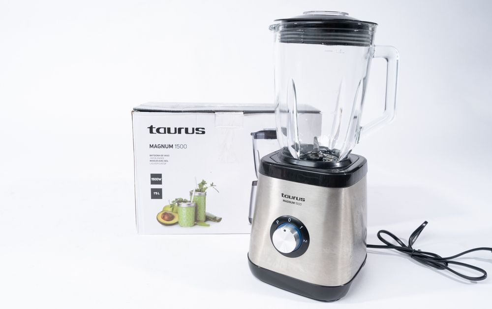 Чисто нов блендер TAURUS 1500w 1.5л стъклена кана