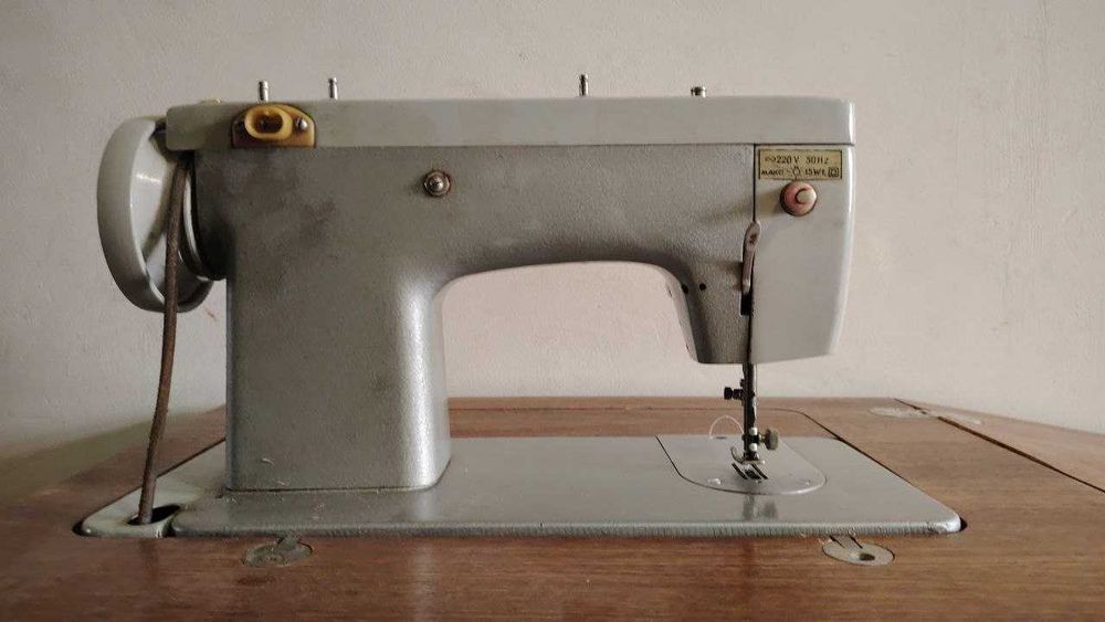 Швейная машинка Чайка 142М