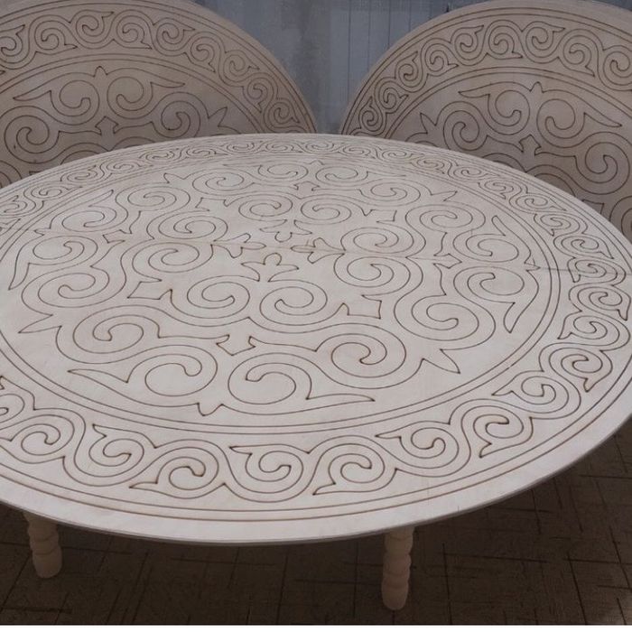 Стол казахский круглый с орнаментом