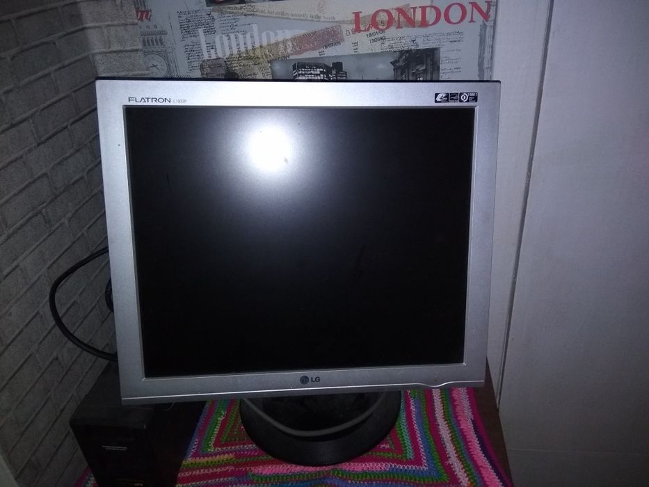 Монитор для компьютера продам.