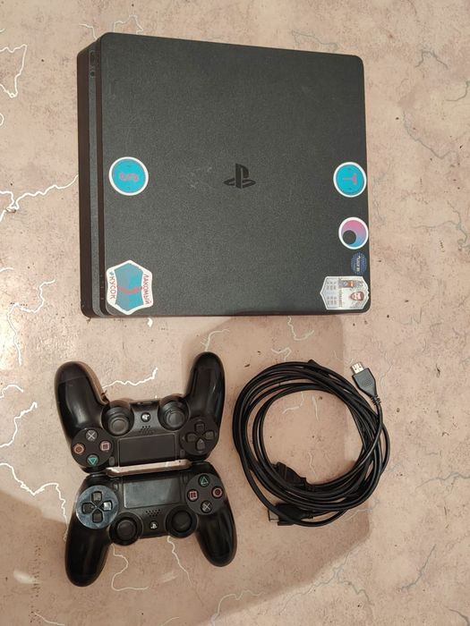 Продам PlayStation 4