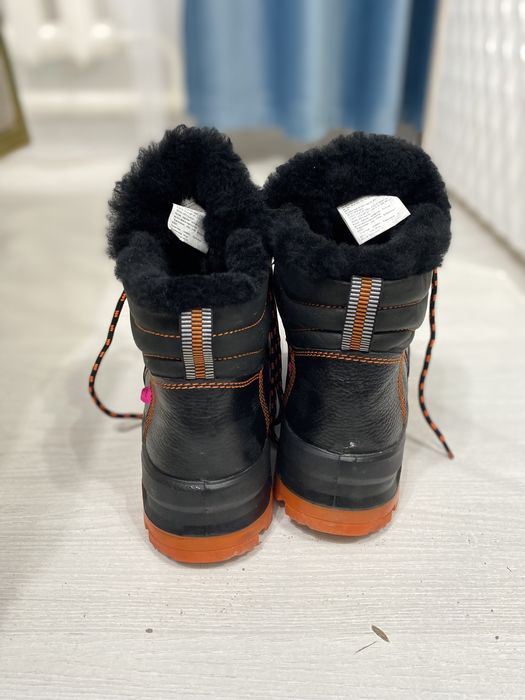 Продается спец.ботинка 39,40,41,42 размера