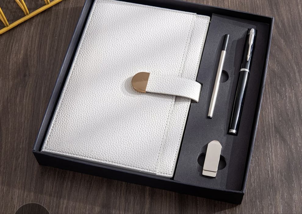 Подарки на 8 марта. Именной блокнот. Подарки коллегам