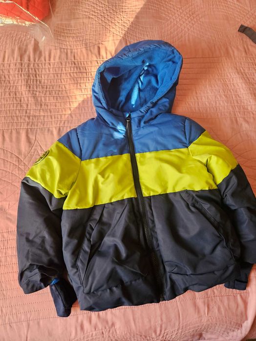 Продавам зимно яке, размер 116см.