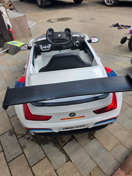 Vând masinuta BMW M