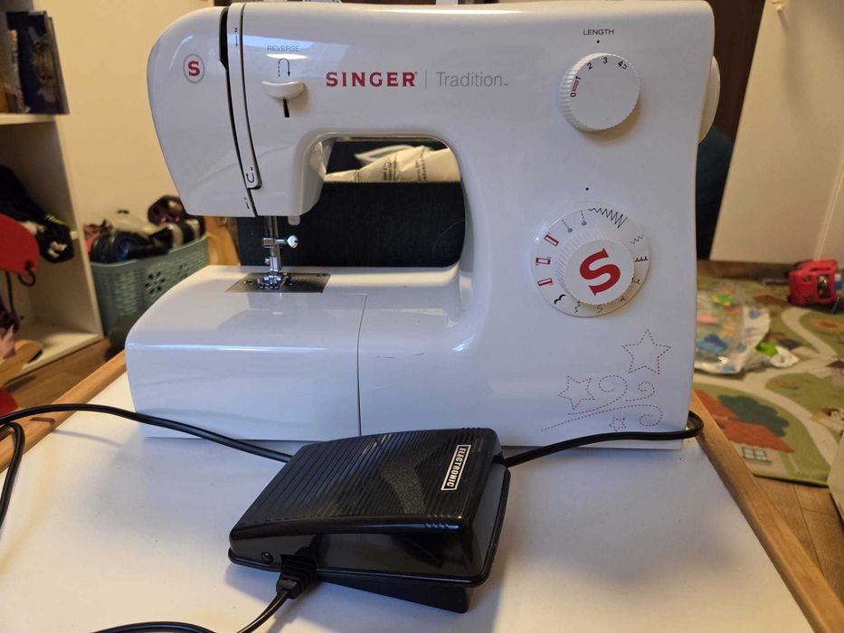 Mașină de cusut Singer Tradition 2250 – Stare excelentă