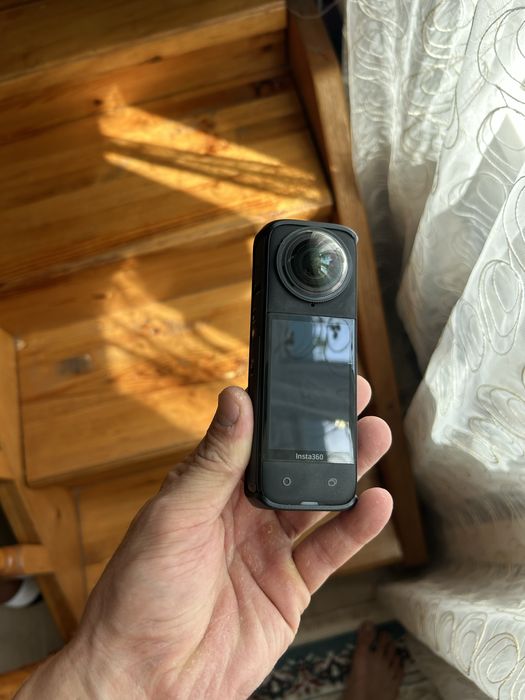 Экшер камера Insta 360 x4